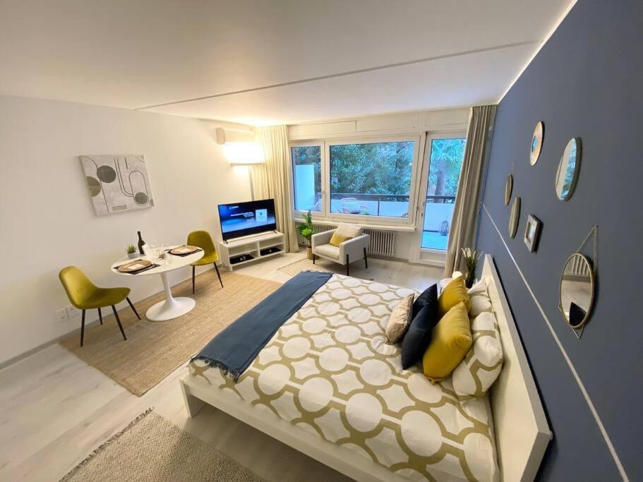 Luganersee, Pool, Strand, Parkplatz, Suite Bissone Zewnętrze zdjęcie